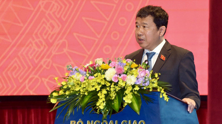 Chủ nhiệm Ủy ban Đối ngoại của Quốc hội Vũ Hải Hà trình bày tham luận.