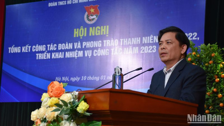 Đồng chí Nguyễn Văn Thể, Ủy viên Trung ương Đảng, Bí thư Đảng ủy Khối các cơ quan Trung ương phát biểu chỉ đạo hội nghị. Đồng chí Nguyễn Văn Thể, Ủy viên Trung ương Đảng, Bí thư Đảng ủy Khối các cơ quan Trung ương phát biểu chỉ đạo hội nghị.