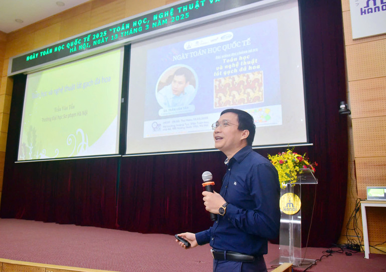 Giáo sư, Tiến sĩ khoa học Trần Văn Tấn, Trường ĐH Sư phạm Hà Nội trình bày bài giảng "Toán học và nghệ thuật lát gạch đá hoa".