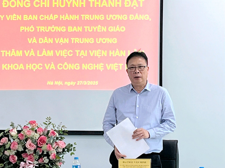 Đồng chí Châu Văn Minh, Ủy viên Trung ương Đảng, Chủ tịch Viện Hàn lâm Khoa học và Công nghệ Việt Nam phát biểu ý kiến.