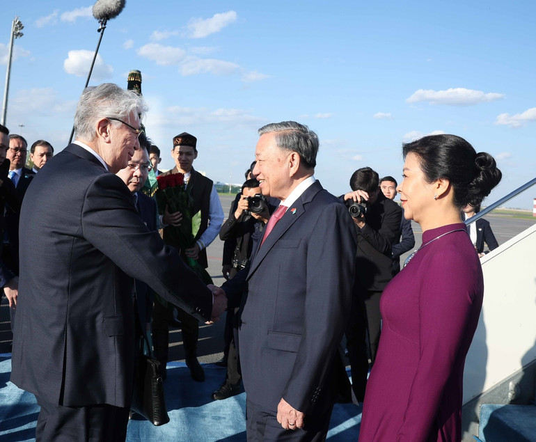 Lễ đón Tổng Bí thư Tô Lâm và Phu nhân tại Sân bay quốc tế Nursultan Nazarbayev, thủ đô Astana. (Ảnh: THỐNG NHẤT/TTXVN) Lễ đón Tổng Bí thư Tô Lâm và Phu nhân tại Sân bay quốc tế Nursultan Nazarbayev, thủ đô Astana. (Ảnh: THỐNG NHẤT/TTXVN)