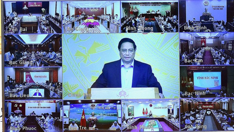 Hội nghị được kết nối trực tuyến từ trụ sở Chính phủ tới UBND các tỉnh, thành phố trực thuộc Trung ương. Hội nghị được kết nối trực tuyến từ trụ sở Chính phủ tới UBND các tỉnh, thành phố trực thuộc Trung ương.