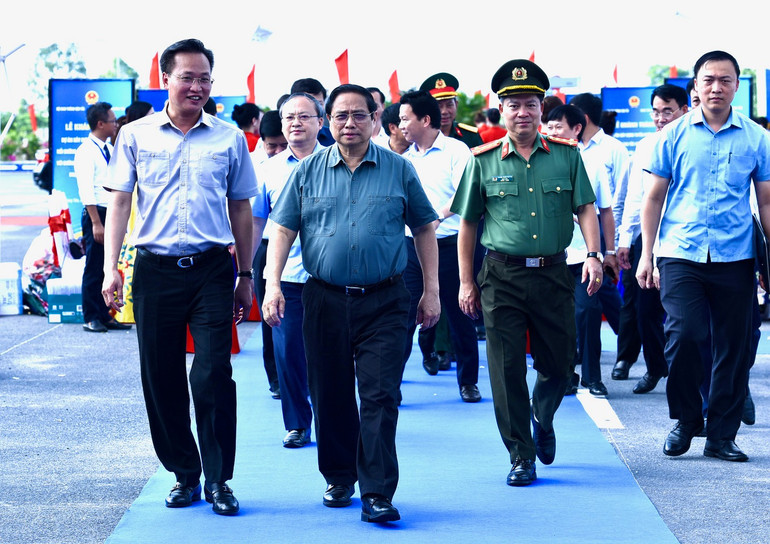 Thủ tướng Phạm Minh Chính đến dự lễ khánh thành tuyến đường bộ nối đường cao tốc Hà Nội-Hải Phòng với đường cao tốc Cầu Giẽ-Ninh Bình đoạn qua tỉnh Hưng Yên (giai đoạn 2).