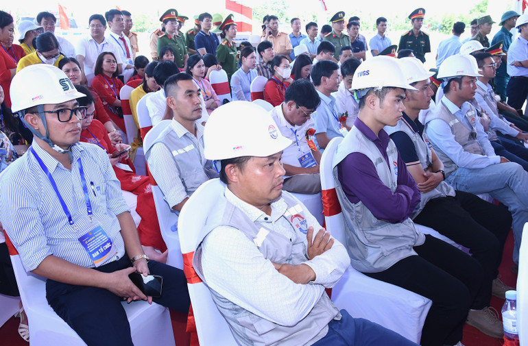 Đại diện Công ty Cổ phần LIZEN tham dự lễ khởi công.