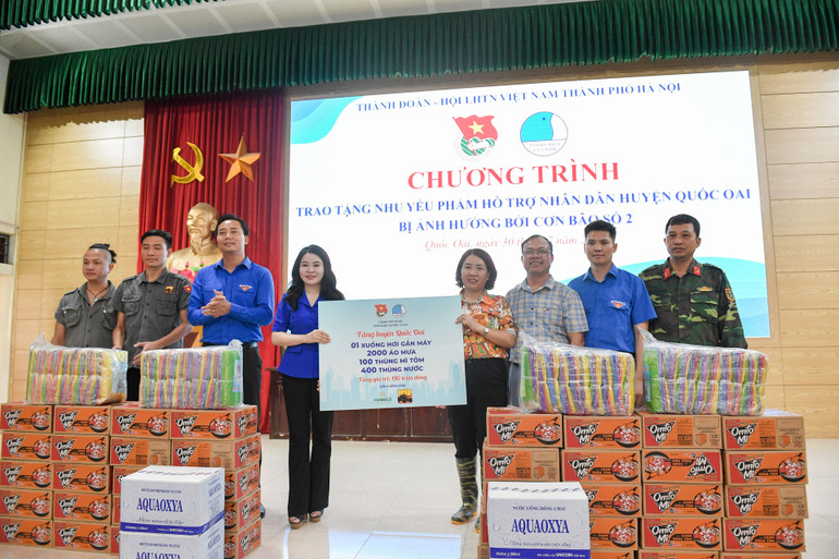 Ngày 30/7, Thành đoàn Hà Nội đã trao tặng nhu yếu phẩm hỗ trợ nhân dân tại 2 huyện Chương Mỹ và Quốc Oai. Ngày 30/7, Thành đoàn Hà Nội đã trao tặng nhu yếu phẩm hỗ trợ nhân dân tại 2 huyện Chương Mỹ và Quốc Oai.