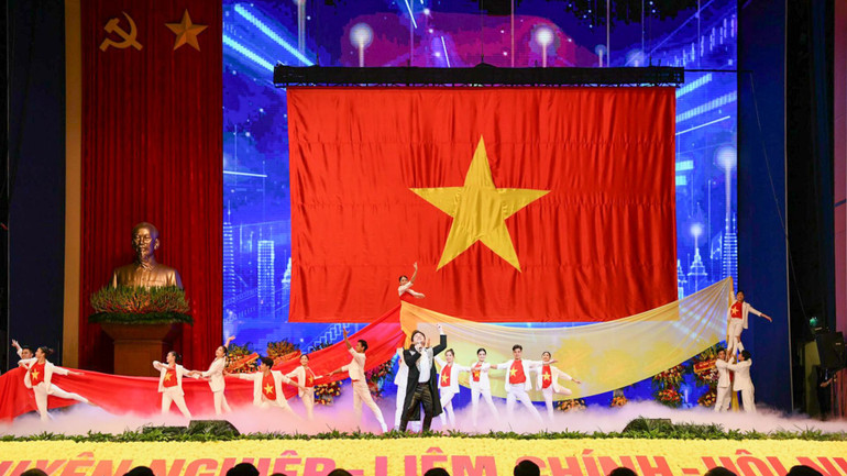 Chương trình nghệ thuật mở đầu lễ kỷ niệm 30 năm thành lập Kiểm toán Nhà nước.