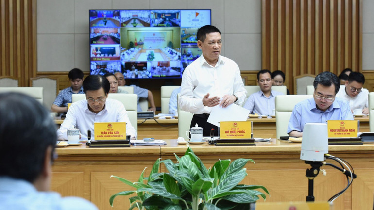 Bộ trưởng Tài chính Hồ Đức Phớc phát biểu tại hội nghị. Bộ trưởng Tài chính Hồ Đức Phớc phát biểu tại hội nghị.