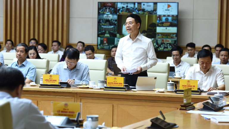 Bộ trưởng Thông tin và Truyền thông Nguyễn Mạnh Hùng phát biểu tại hội nghị. Bộ trưởng Thông tin và Truyền thông Nguyễn Mạnh Hùng phát biểu tại hội nghị.