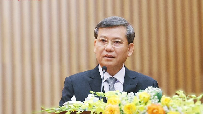 Đồng chí Lê Minh Trí, Viện trưởng Viện Kiểm sát nhân dân tối cao phát biểu bày tỏ sự xúc động, vinh dự khi được nhận Huy hiệu 40 năm tuổi Đảng. Đồng chí Lê Minh Trí, Viện trưởng Viện Kiểm sát nhân dân tối cao phát biểu bày tỏ sự xúc động, vinh dự khi được nhận Huy hiệu 40 năm tuổi Đảng.