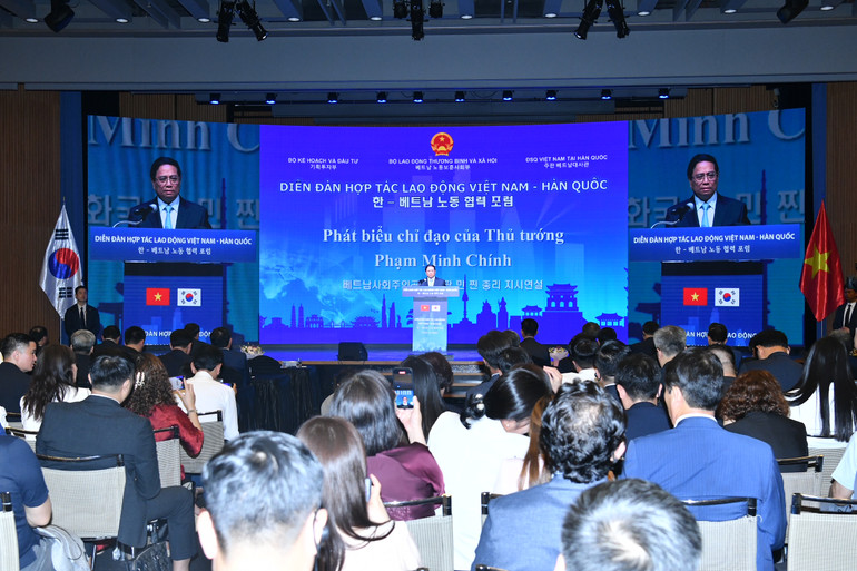 Quang cảnh Diễn đàn.