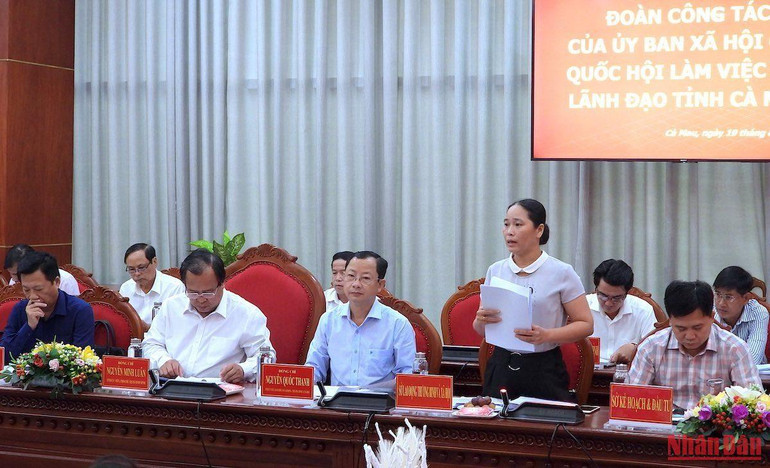 Cà Mau báo cáo kết quả thực hiện công tác giảm nghèo bền vững, chính sách, pháp luật về bình đẳng giới, người cao tuổi, người khuyết tật tại địa phương với Đoàn giám sát của Quốc hội. Cà Mau báo cáo kết quả thực hiện công tác giảm nghèo bền vững, chính sách, pháp luật về bình đẳng giới, người cao tuổi, người khuyết tật tại địa phương với Đoàn giám sát của Quốc hội.