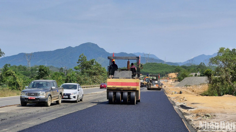 Tuyến đường Hòa Liên-Túy Loan có chiều dài khoảng 11,5km, đi qua 3 xã Hòa Liên, Hòa Sơn, Hòa Nhơn (huyện Hòa Vang, thành phố Đà Nẵng) với quy mô 6 làn xe, bề rộng nền đường 29m. Ở giai đoạn phân kỳ này, tuyến đường sẽ có quy mô 4 làn xe hoàn chỉnh, bề rộng nền đường 22m, mặt đường 14m.