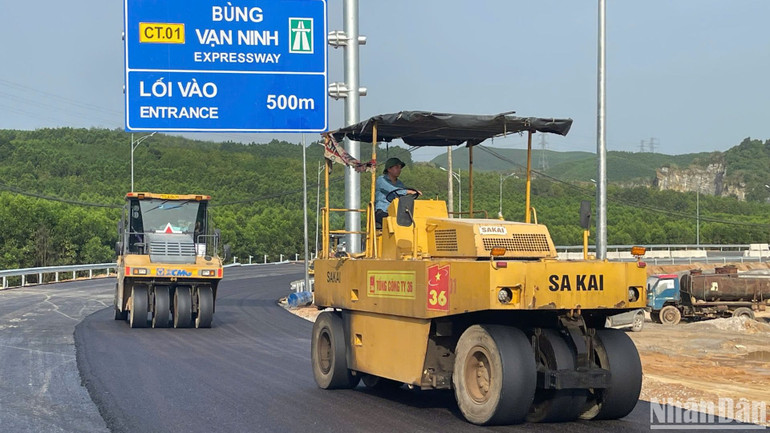 Biển báo nhập làn cao tốc đã được lắp đặt.