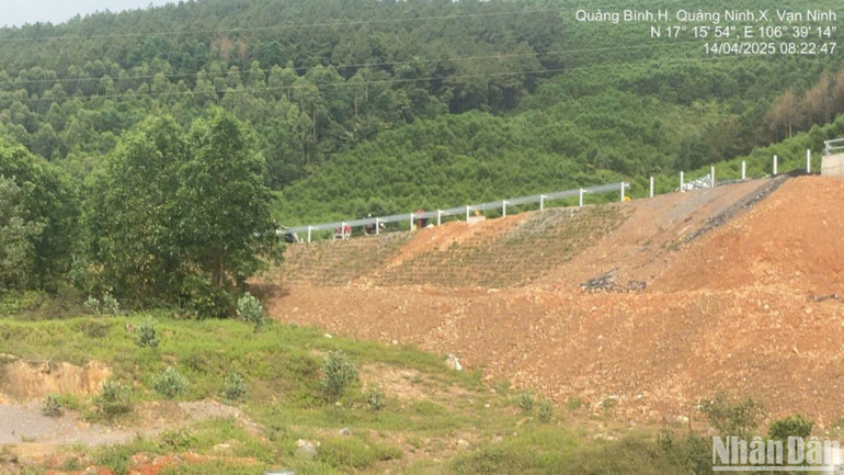 Phần ta luy âm đang được gia cố những hạng mục cuối nhằm bảo đảm an toàn.