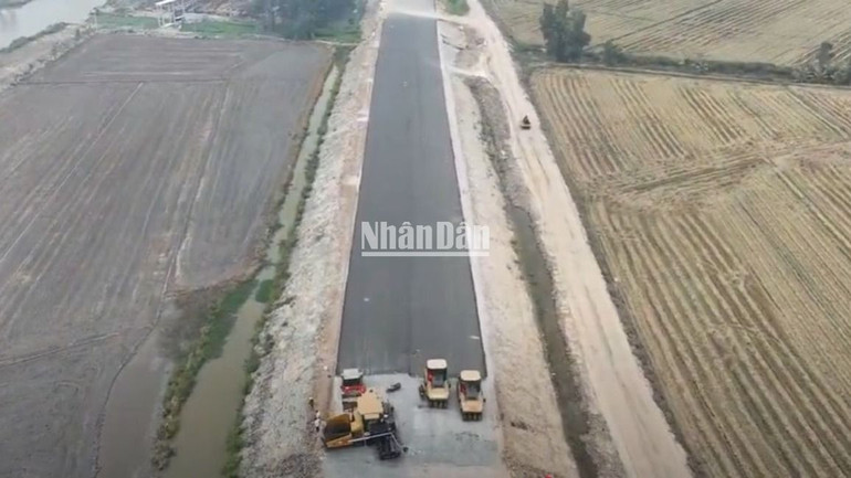 Cao tốc Cần Thơ-Cà Mau có chiều dài hơn 110km, đi qua địa bàn thành phố Cần Thơ và các tỉnh Hậu Giang, Bạc Liêu, Kiên Giang và Cà Mau. (Ảnh: ĐÌNH HUY) Cao tốc Cần Thơ-Cà Mau có chiều dài hơn 110km, đi qua địa bàn thành phố Cần Thơ và các tỉnh Hậu Giang, Bạc Liêu, Kiên Giang và Cà Mau. (Ảnh: ĐÌNH HUY)