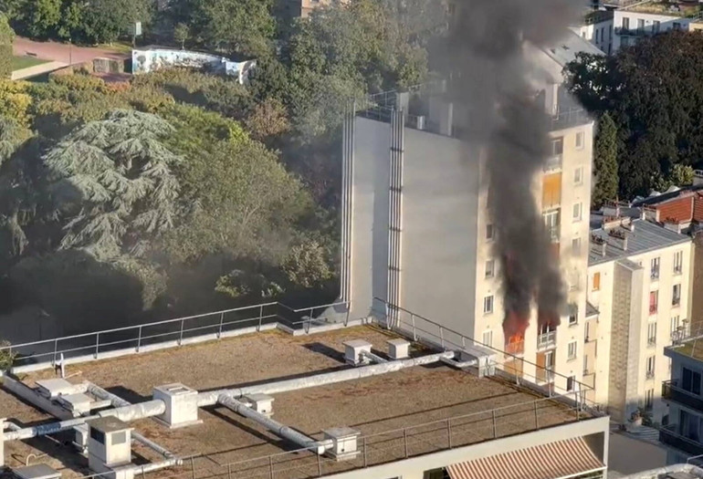 Hỏa hoạn tại một tòa nhà ở quận 13, Paris, Pháp, ngày 15/9/2023. (Nguồn: Liberation) Hỏa hoạn tại một tòa nhà ở quận 13, Paris, Pháp, ngày 15/9/2023. (Nguồn: Liberation)