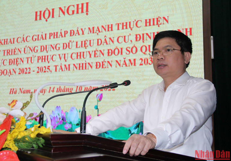 Chủ tịch Ủy ban nhân dân tỉnh Hà Nam phát biểu tại hội nghị triển khai Đề án 06. Chủ tịch Ủy ban nhân dân tỉnh Hà Nam phát biểu tại hội nghị triển khai Đề án 06.