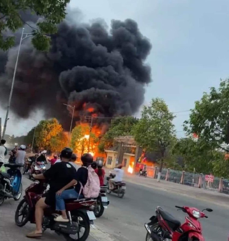 Vụ cháy thiêu rụi khoảng 200 mô-tô đang tạm giữ.