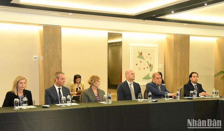 Ban lãnh đạo Hội đồng Kinh doanh Auckland tại buổi làm việc.