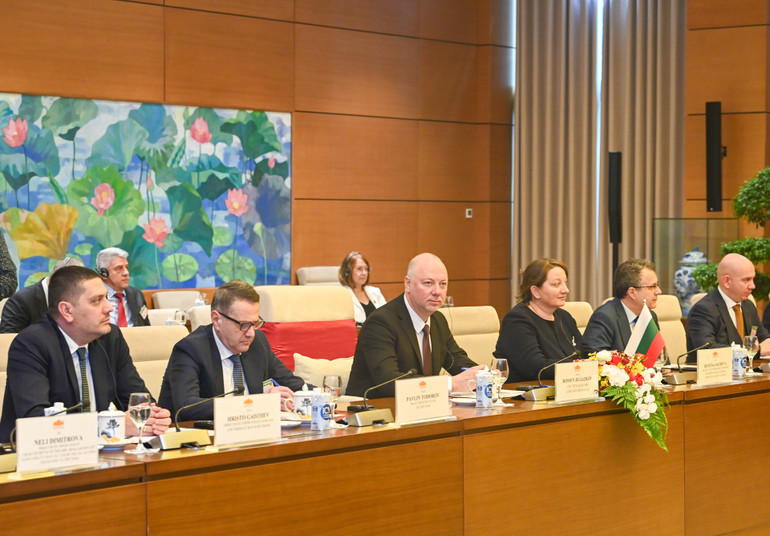 Chủ tịch Quốc hội nước Cộng hòa Bulgaria Rossen Dimitrov Jeliazkov phát biểu tại buổi hội đàm.