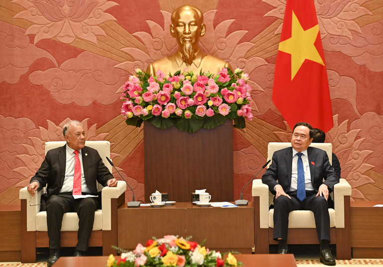 Phó Chủ tịch Thường trực Quốc hội Trần Thanh Mẫn và Tổng Bí thư Đảng Lao động Mexico Alberto Anaya Gutiérrez tại buổi tiếp. Phó Chủ tịch Thường trực Quốc hội Trần Thanh Mẫn và Tổng Bí thư Đảng Lao động Mexico Alberto Anaya Gutiérrez tại buổi tiếp.