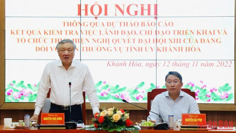 Đồng chí Nguyễn Hòa Bình kết luận buổi làm việc. (Ảnh: Xuân Thành) Đồng chí Nguyễn Hòa Bình kết luận buổi làm việc. (Ảnh: Xuân Thành)