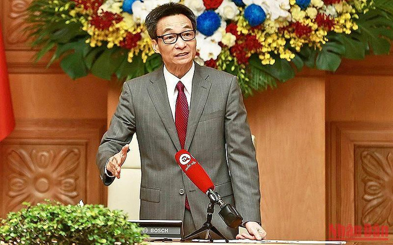 Phó Thủ tướng Vũ Đức Đam phát biểu ý kiến tại buổi gặp mặt.