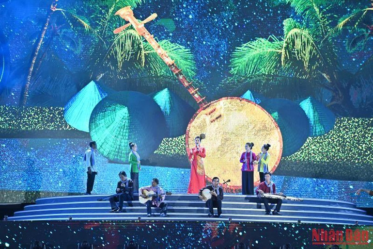 Tiết mục nghệ thuật đờn ca tài tử Nam Bộ.