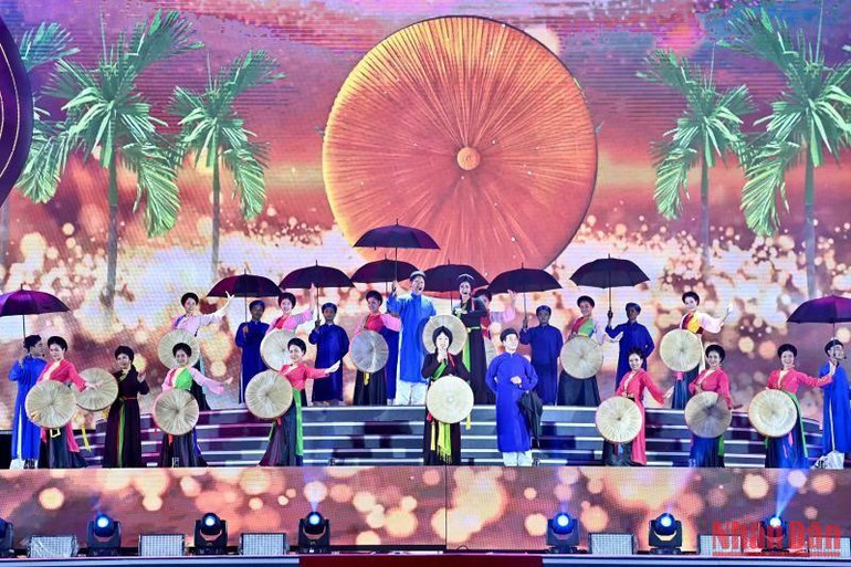 Trình diễn nghệ thuật Quan họ Bắc Ninh.