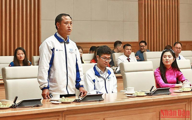 Thầy giáo Sùng A Trừ bộc bạch về câu chuyện gieo chữ nơi vùng cao.