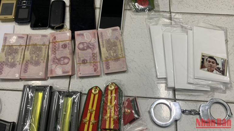 Tang vật liên quan đến hoạt động phạm tội.