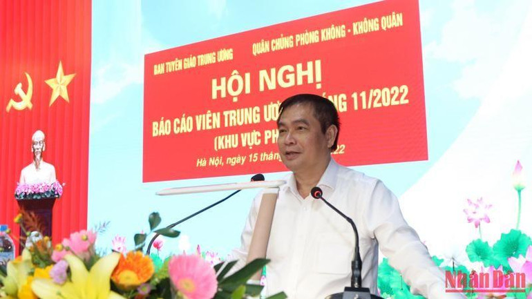 Đồng chí Phan Xuân Thủy, Phó Trưởng Ban Tuyên giáo Trung ương phát biểu kết luận hội nghị.