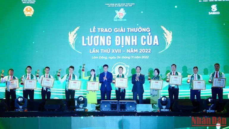 Những gương thanh niên tiêu biểu được trao Giải thưởng Lương Định Của năm 2022.