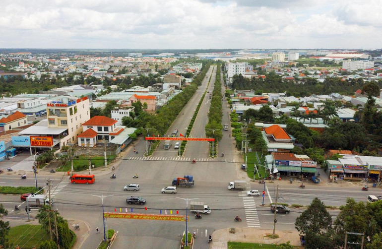 Hạ tầng giao thông của thị xã Bến Cát kết nối liên vùng thuận lợi. (Ảnh: QUỐC CHIẾN).