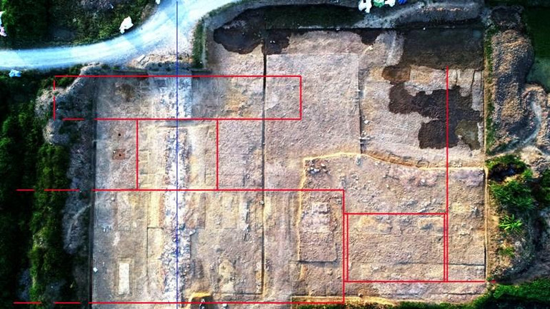 Khu vực Chính điện Thành nhà Hồ.