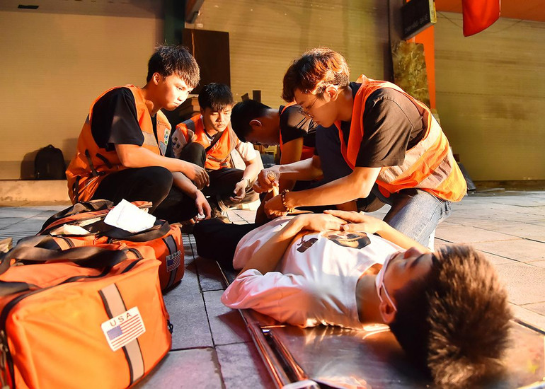 Những thiên thần áo cam ảnh 8