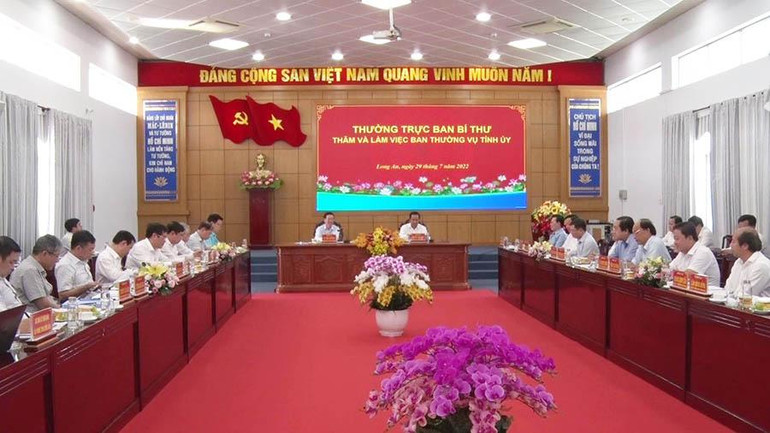 Quang cảnh buổi làm việc.