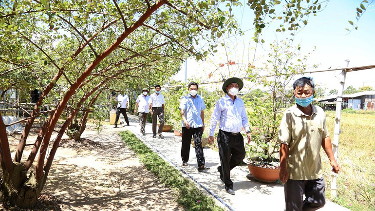 Nhận thấy được tiềm năng, lãnh đạo tỉnh, huyện, xã của Tiền Giang đã đến khảo sát khu du dịch Sáu Hồi.