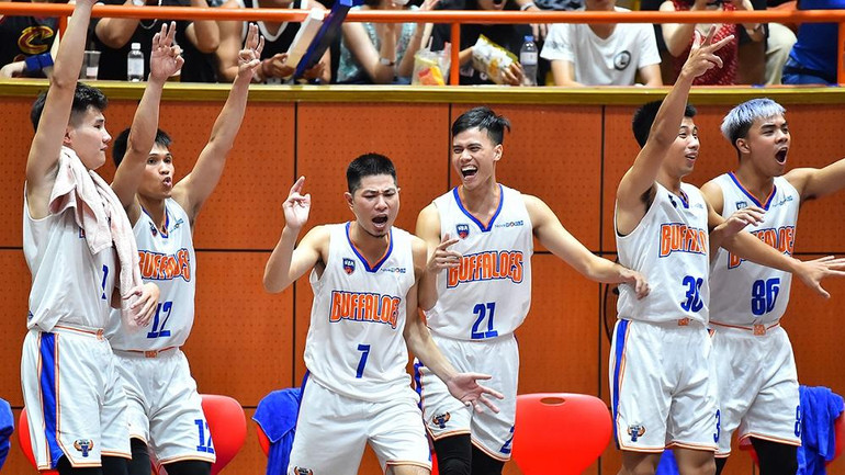 Niềm vui của các cầu thủ Hanoi Buffaloes sau mỗi pha ghi điểm của đồng đội.