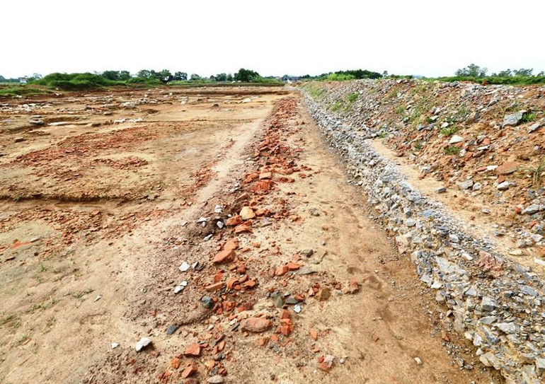 Hố khai quật trong khu vực nội Thành nhà Hồ.