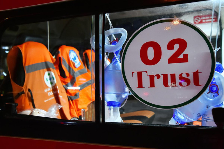 Những thiên thần áo cam ảnh 6