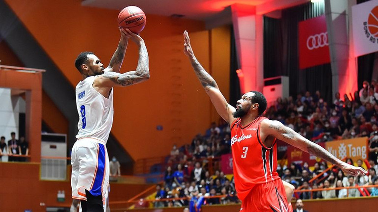 Henry tiếp tục trở thành chủ nhân danh hiệu Player Of The Game (Cầu thủ xuất sắc nhất trận) khi có 23 điểm, 18 rebounds (bắt bóng) và 5 blocks (chặn bóng) trong trận đấu.