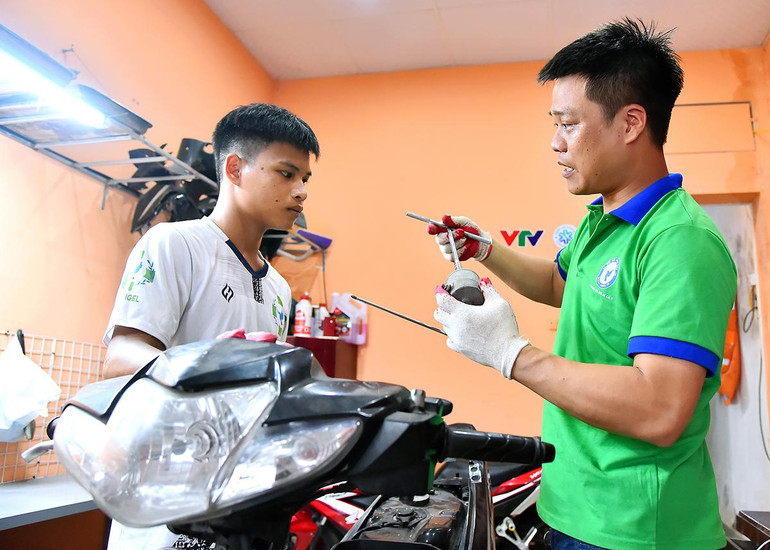 Những thiên thần áo cam ảnh 2