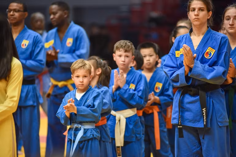 Những vận động viên nhỏ tuổi cũng rất hào hứng tham gia giải thi đấu lần này. (Ảnh: MINH DUY)