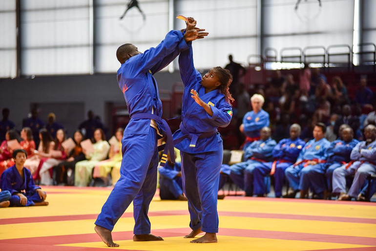 Các tuyển thủ đã đóng góp cho người hâm mộ bộ môn Vovinam những trận đấu giao hữu kịch tính và đặc sắc. (Ảnh: MINH DUY)