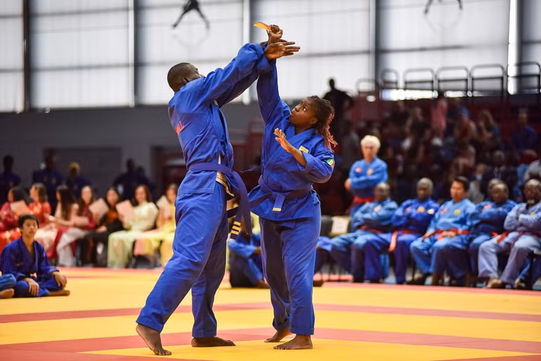 Các tuyển thủ đã đóng góp cho người hâm mộ bộ môn Vovinam những trận đấu giao hữu kịch tính và đặc sắc. (Ảnh: MINH DUY)
