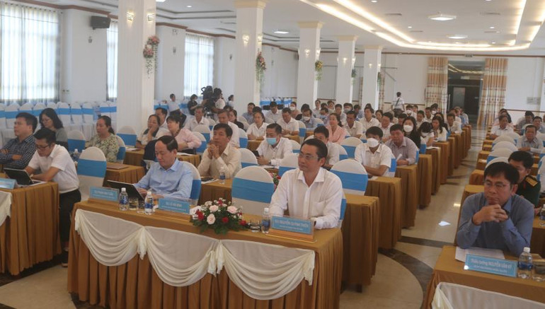 Các đại biểu tham dự hội nghị tập huấn công tác thông tin đối ngoại về quyền con người.