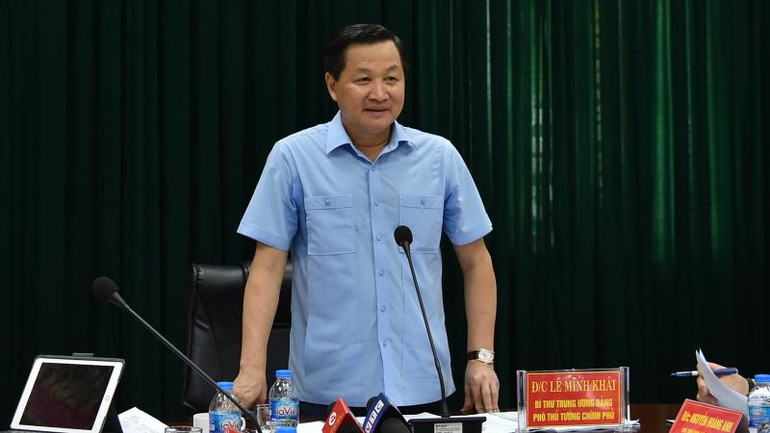 Phó Thủ tướng Lê Minh Khái phát biểu tại cuộc họp với các bộ, ngành, đơn vị liên quan về hai dự án. (Ảnh: baochinhphu.vn)