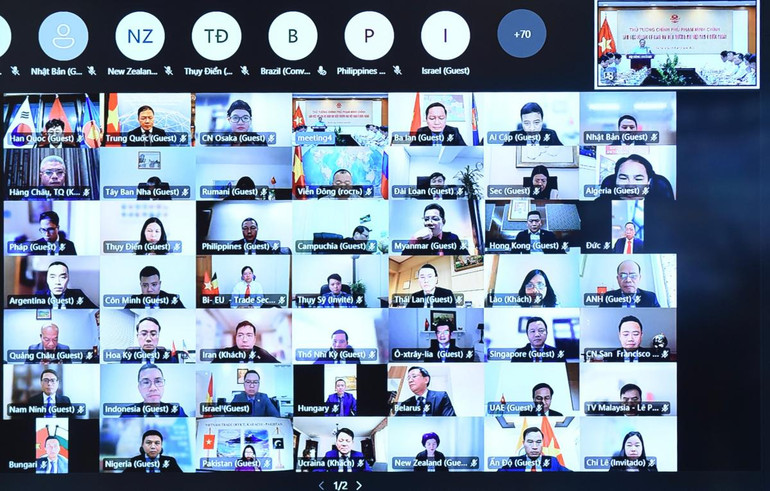 Các tham tán, tùy viên thương mại tại 61 thương vụ/chi nhánh thương vụ phụ trách 176 thị trường nước ngoài tham dự theo hình thức trực tuyến.