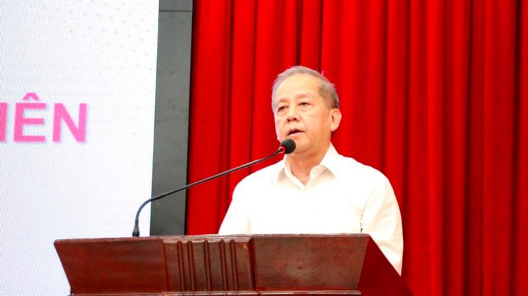 Phó Bí thư Tỉnh ủy Phan Ngọc Thọ chia sẻ với học sinh, sinh viên Đại học Huế.